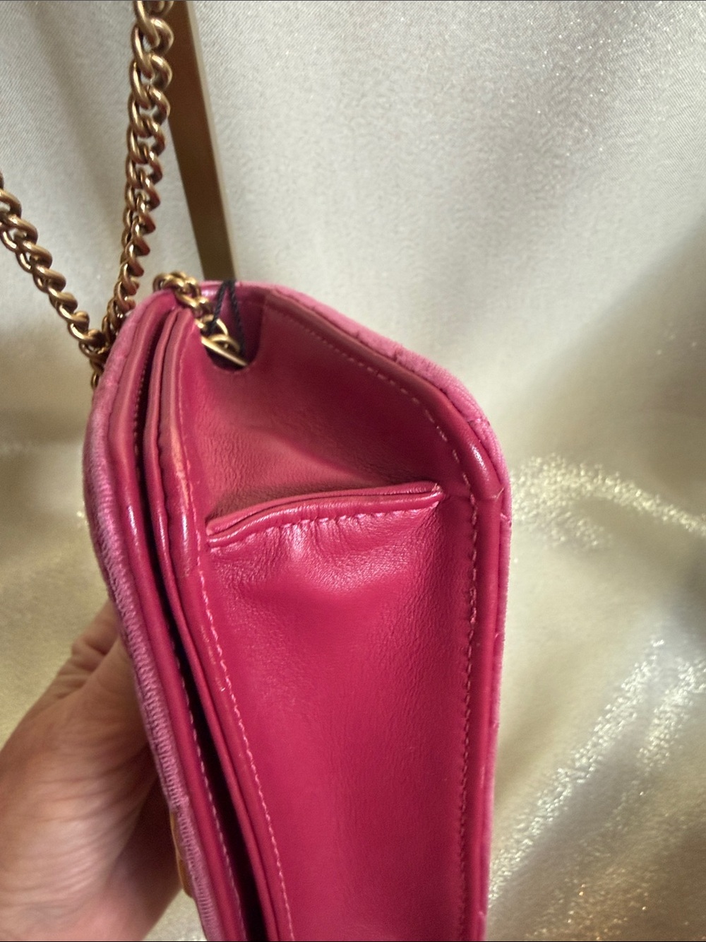 Gucci Fuchsia Velvet 'LOVE' Shoulder Bag with Floral Embroidery - Picture 4 of 9